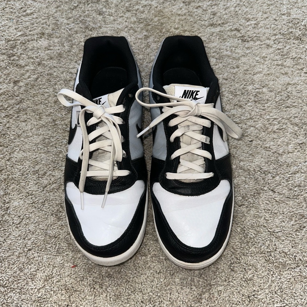 Nike Men's Black and White Sneakers